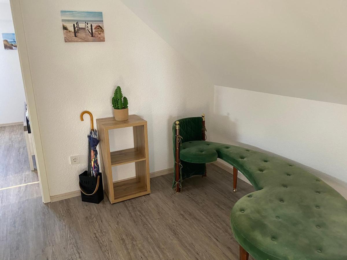 Traumhafte Dachgeschosswohnung เคอนิกสลูทเทอร์ อัม เอล์ม ภายนอก รูปภาพ